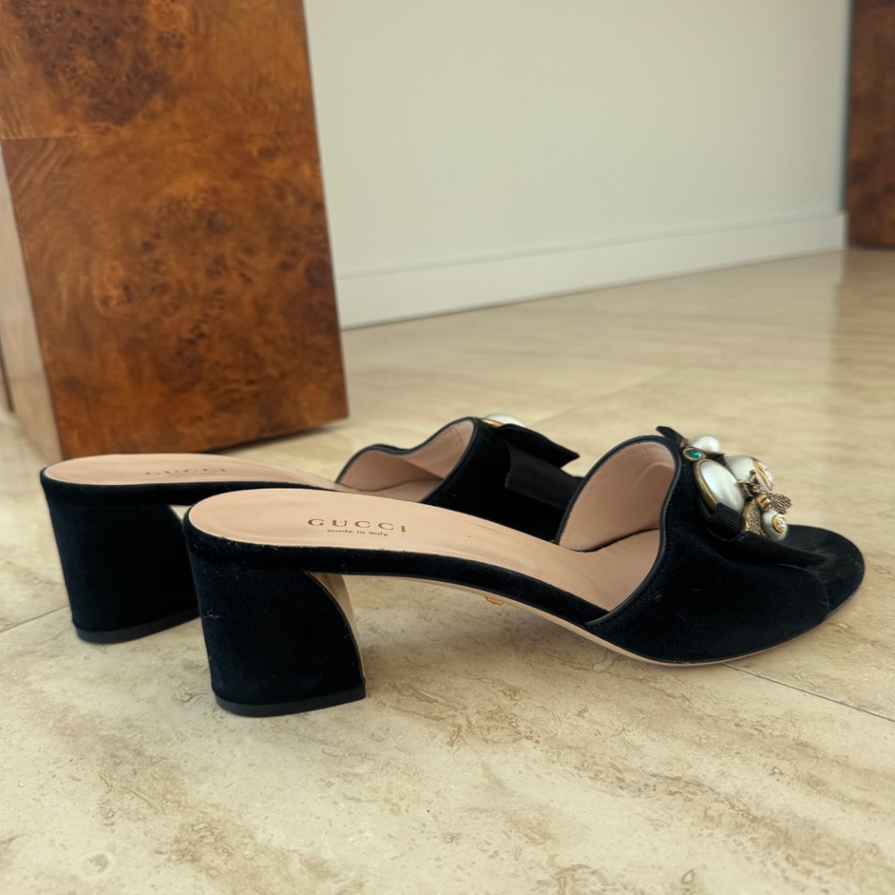 Gucci Velvet Mid-Heel Slide Bee Pearl Sandals - Picture 6 of 9